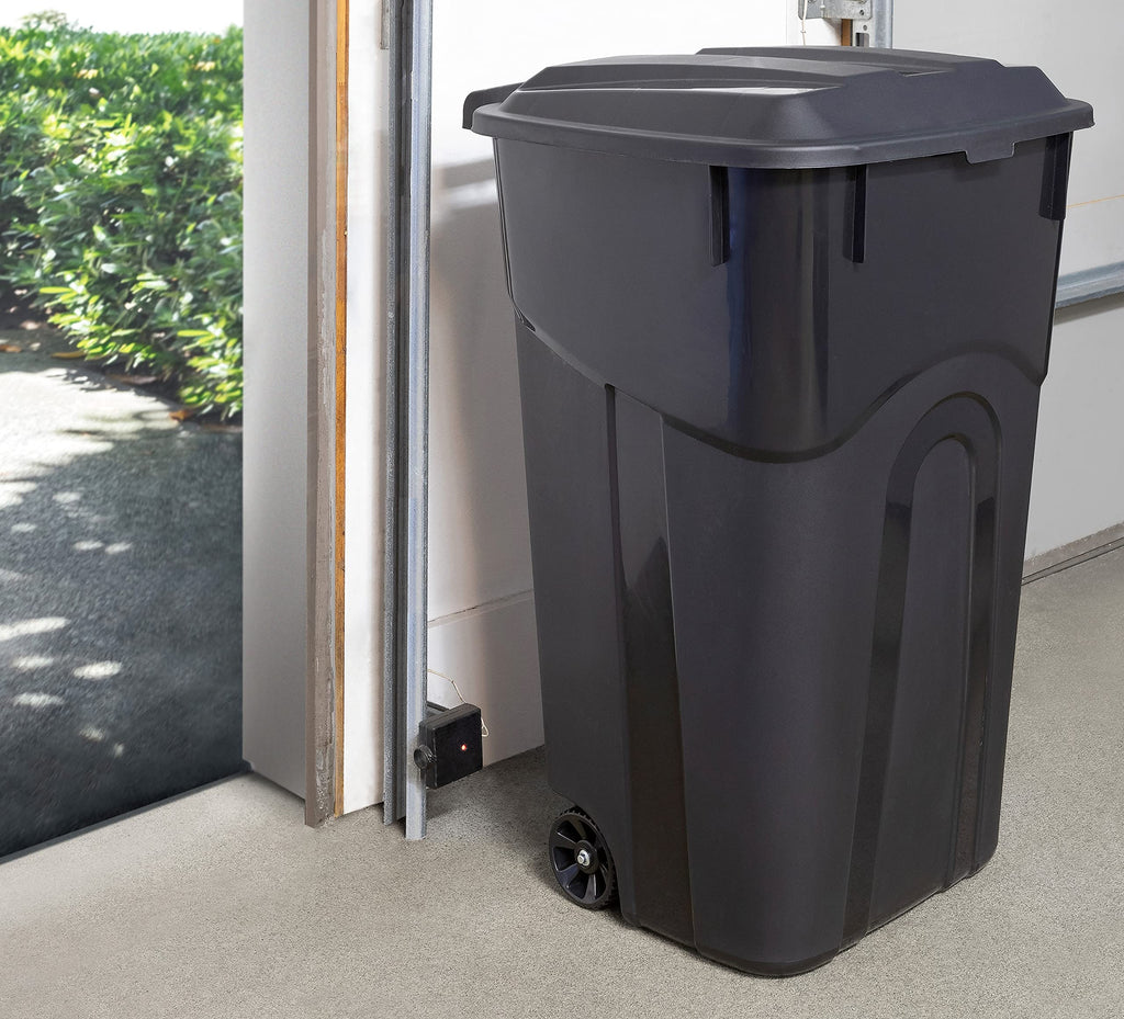 32 Gallon Black Wheeled Outdoor Garbage Can with Snap Lock Lid, 2 Pack U85225